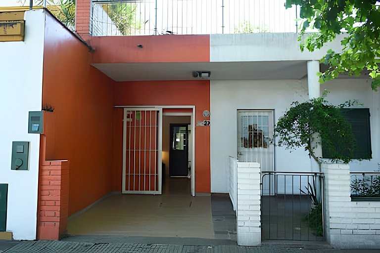 Between the City and the Hill: Constitución B