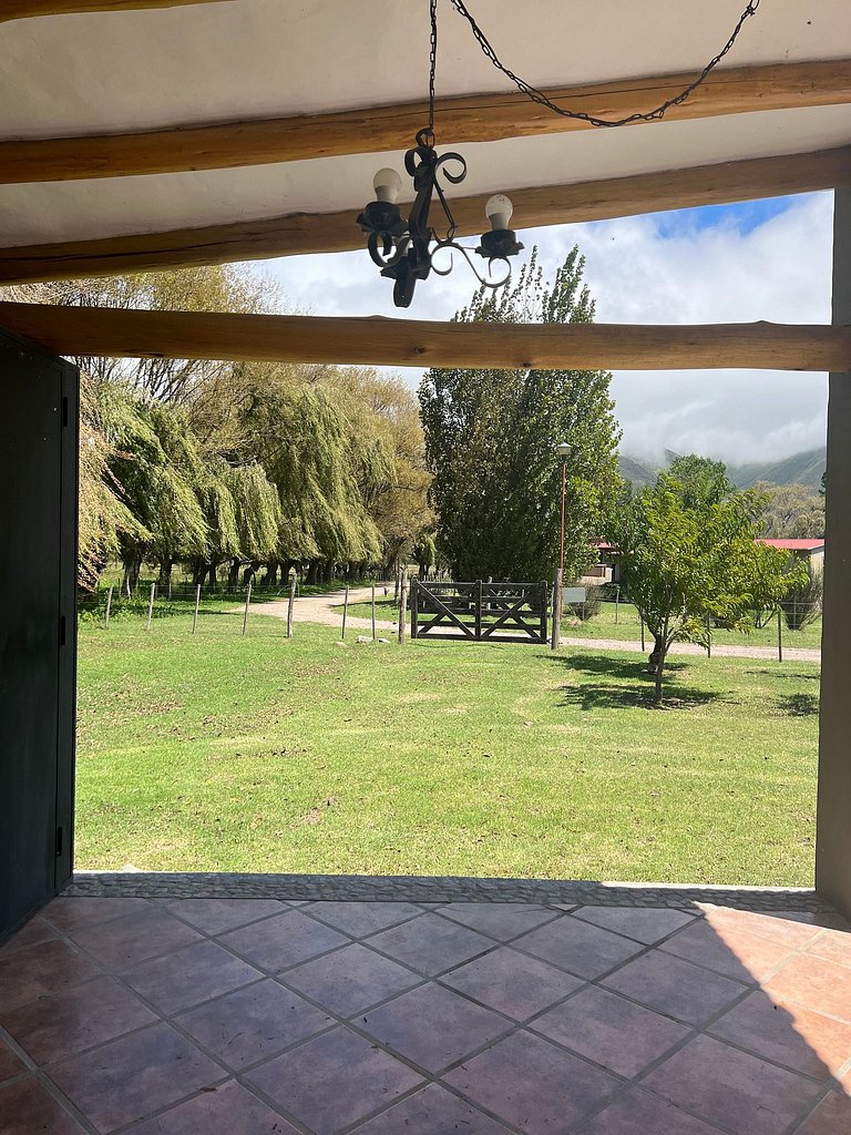 Cabaña Sonko: Vistas, Jardín y Chimenea