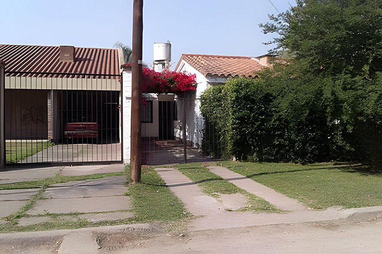 Lo de Sara. Casa pequeña al pie del cerro