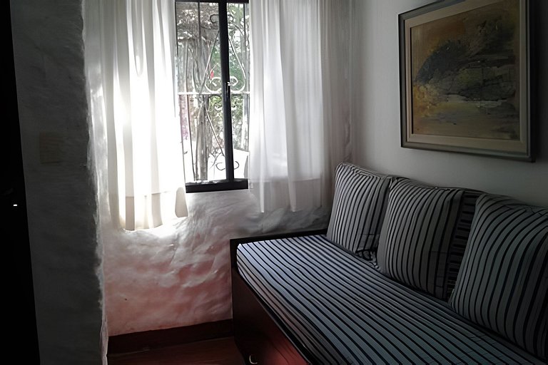 Lo de Sara. Casa pequeña al pie del cerro