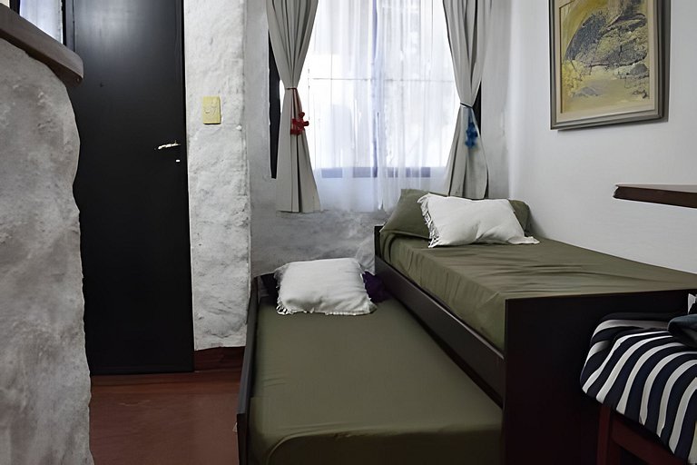 Lo de Sara. Casa pequeña al pie del cerro