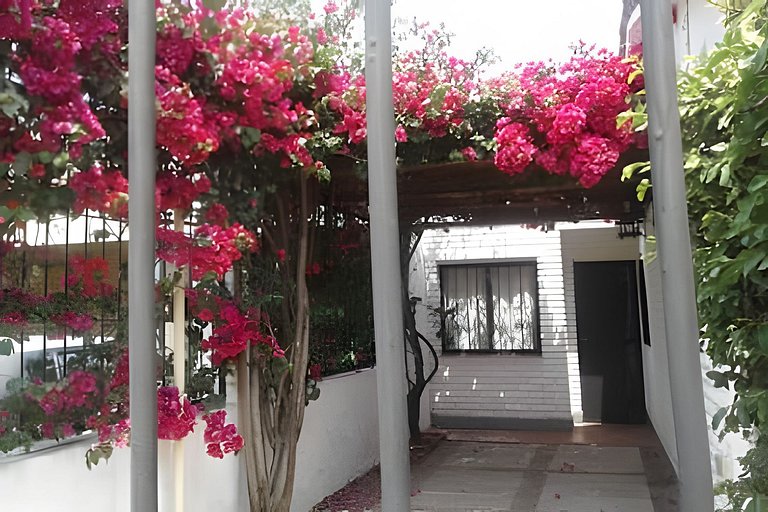 Lo de Sara. Casa pequeña al pie del cerro
