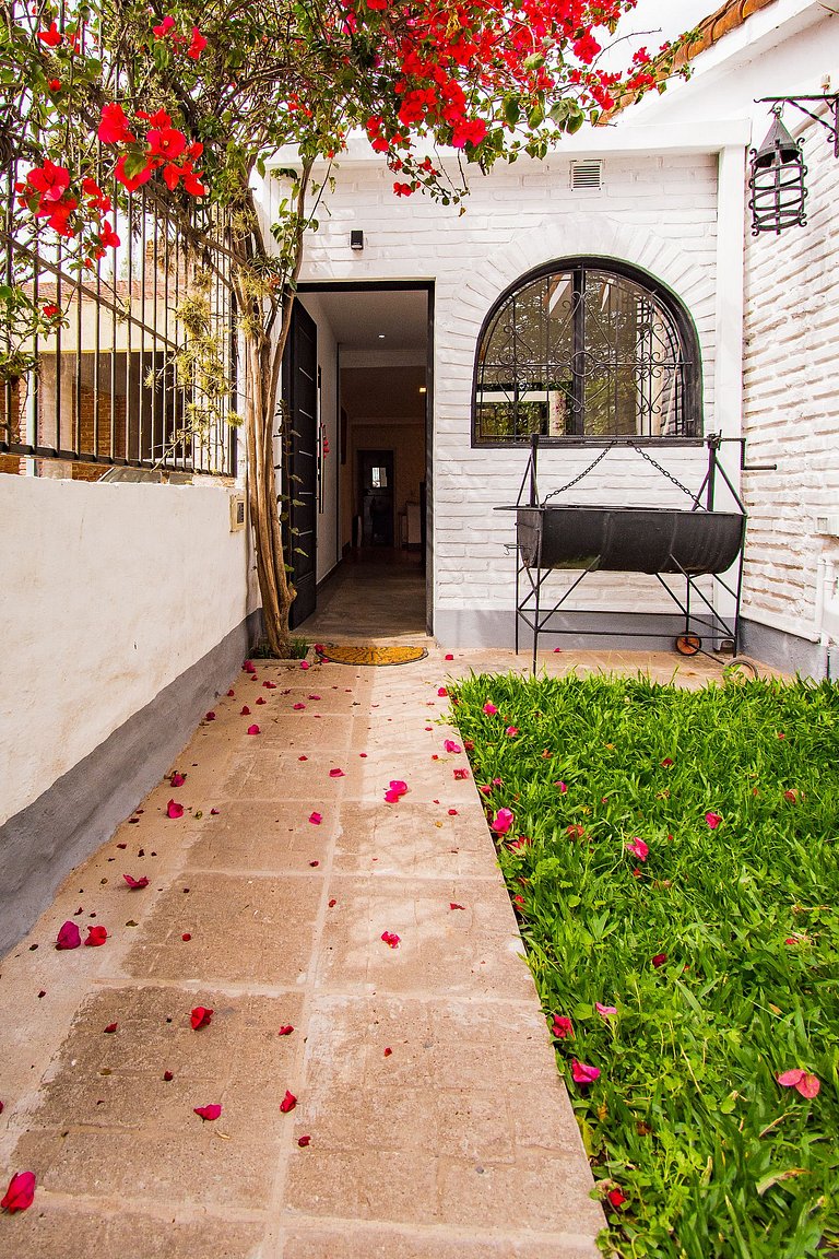 Lo de Sara. Casa pequeña al pie del cerro