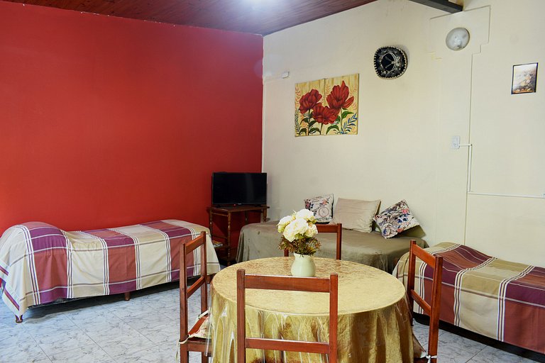 Apartamento de 2 quartos e garagem na Av. Perón