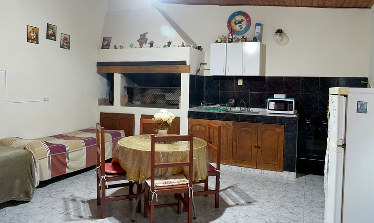 Apartamento de 2 quartos e garagem na Av. Perón
