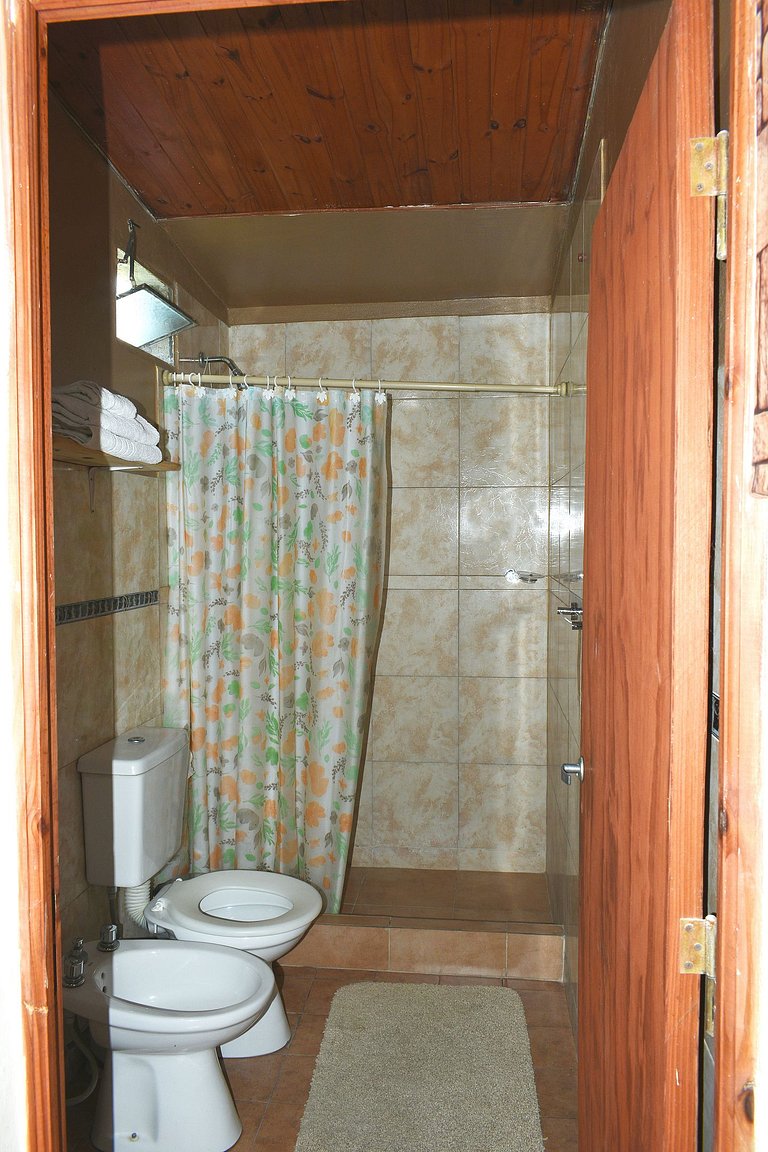 Depa de 2 habitaciones con cochera en Av. Perón