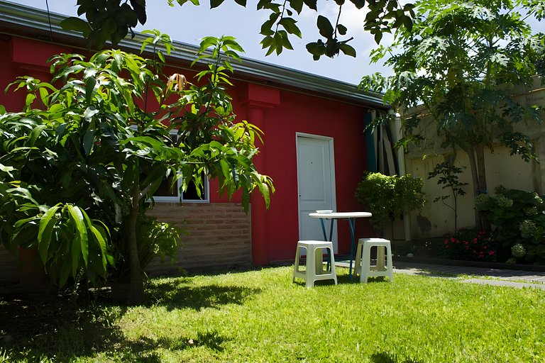 Apartamento de 2 quartos e garagem na Av. Perón