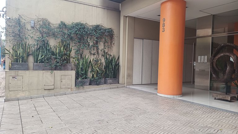 Moderna Suite GPT with a swimming pool and parking