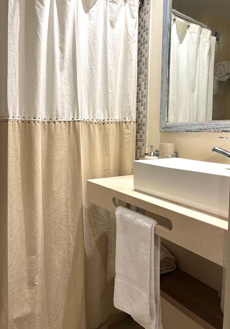 Moderna Suíte GPT com piscina e garagem