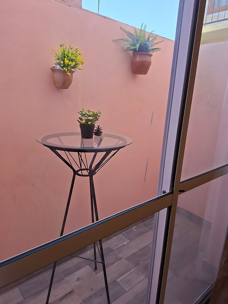 El Algarrobo Bueno, Bonito y Barato