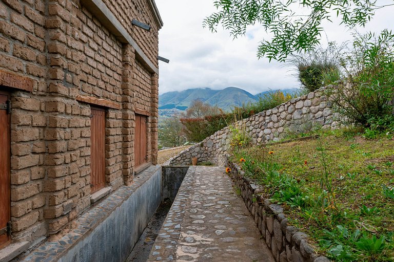 House with Valley Views, Groups and Pets