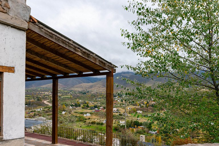 House with Valley Views, Groups and Pets