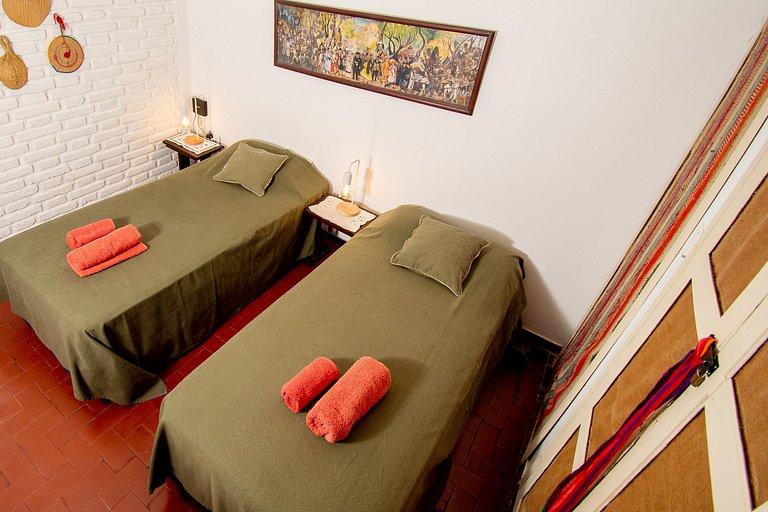 Lo de Sara. Casa pequeña al pie del cerro