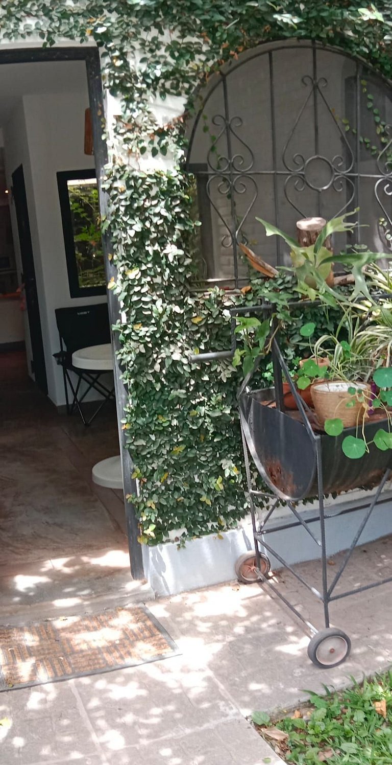 Lo de Sara. Casa pequeña al pie del cerro