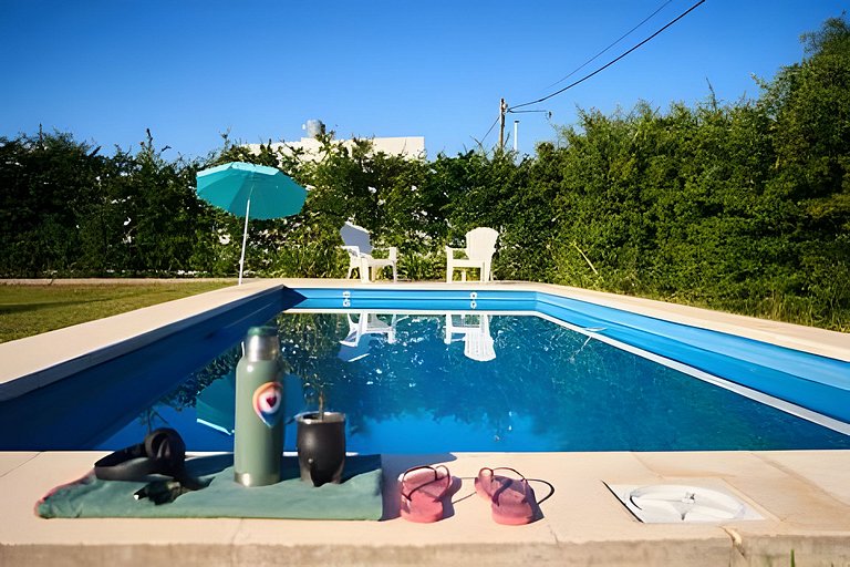 19 minutes from downtown. Gallery, barbecue area, and large